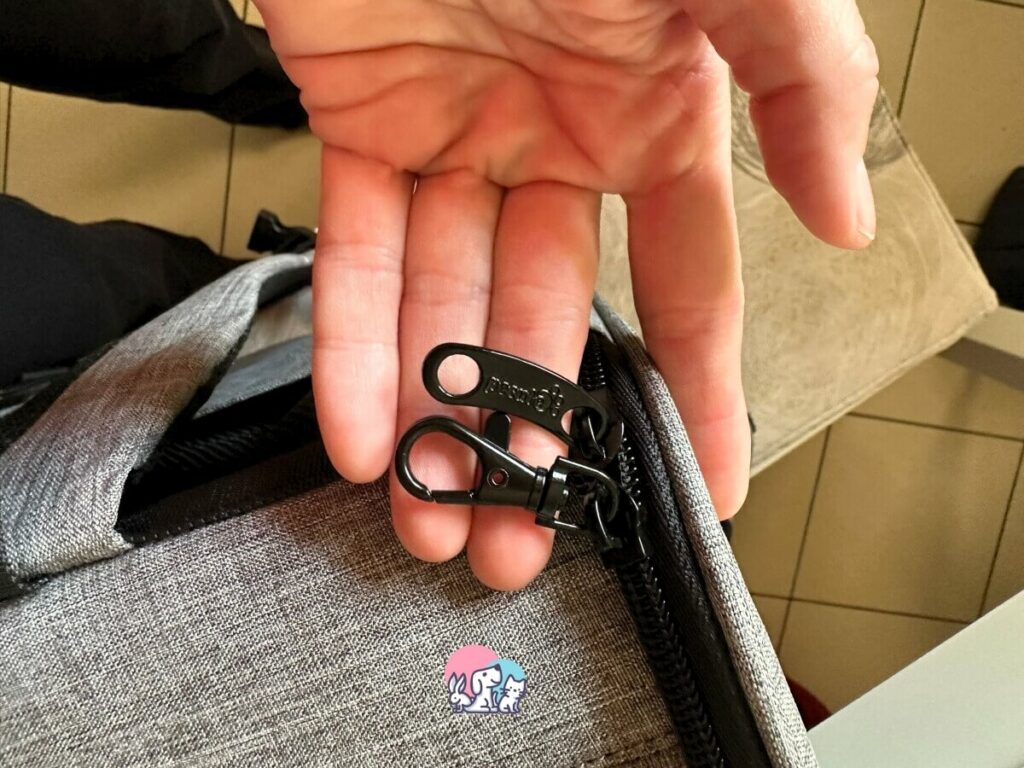Cerniera con moschettone di sicurezza